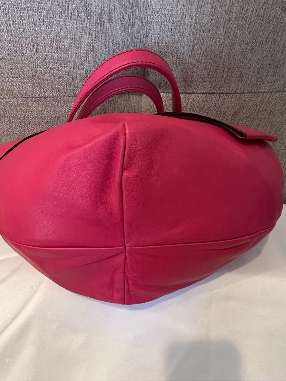 Authentic Valentino Garavani Pink/Fuchsia Shoulder Bag.